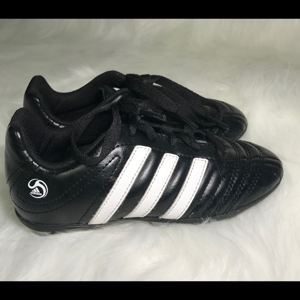 Girls/Boys/Unisex Soccer Cleats- size 13